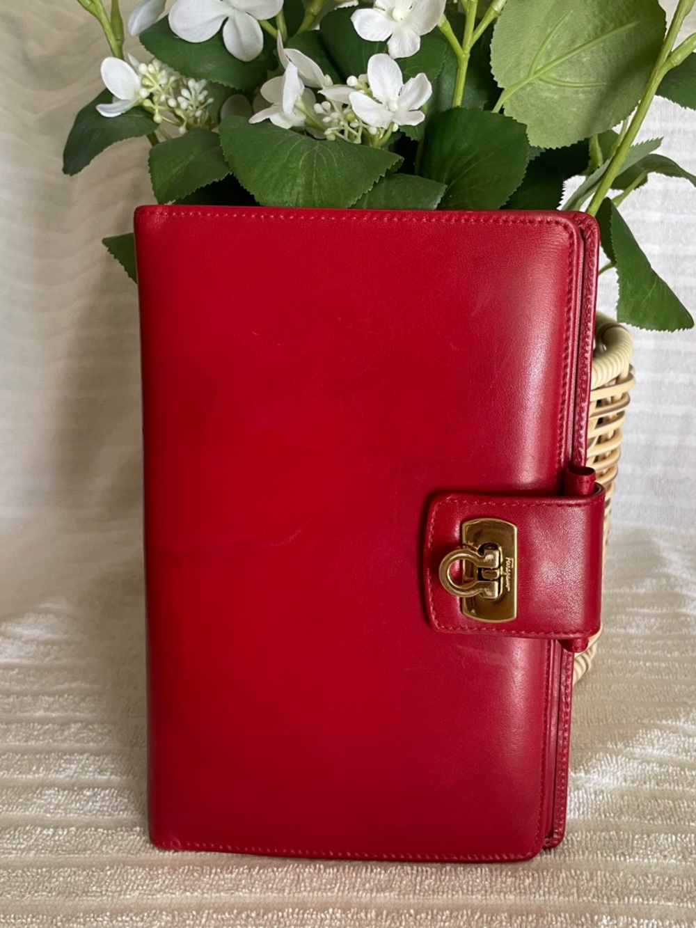 Ferragamo leather agenda mm size